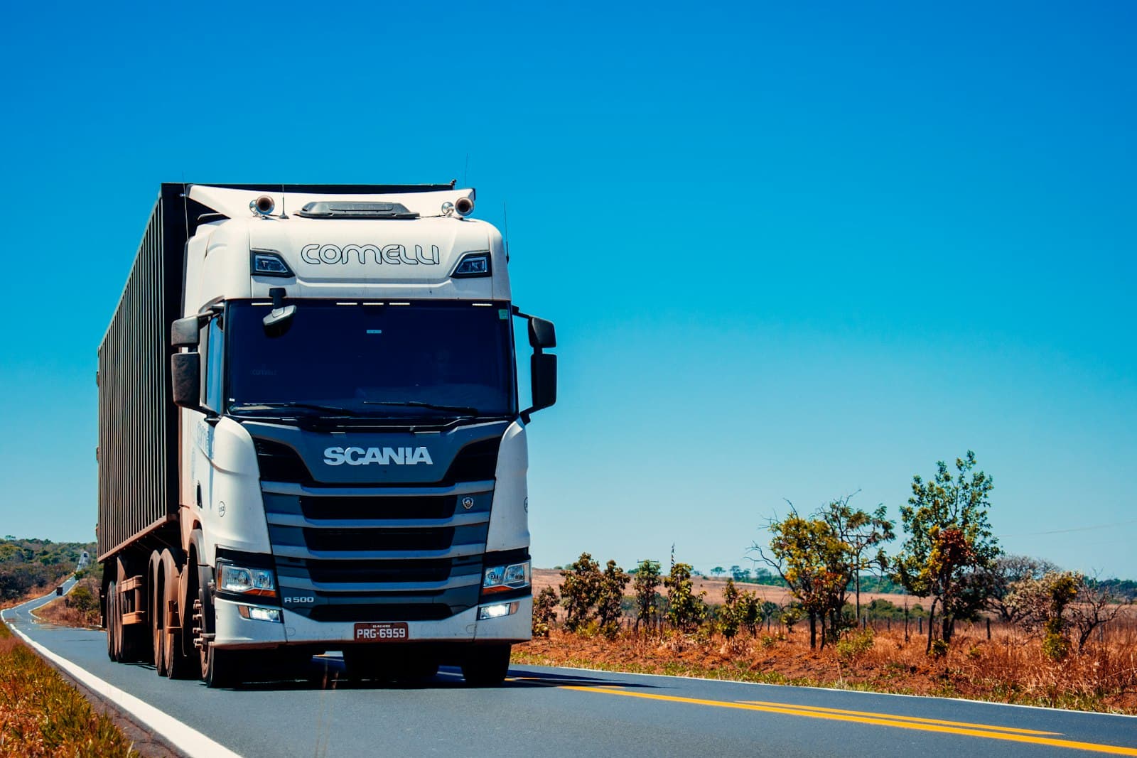 Dedicated freight vehicle travelling directly to destination